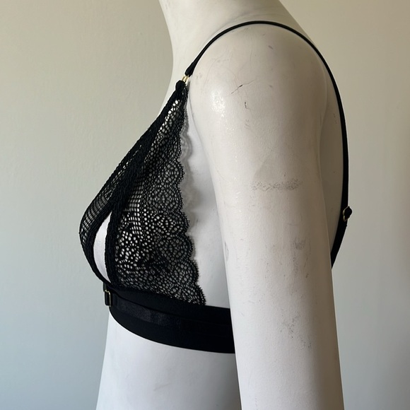 Allure Black Lace Bra - Picture 5 of 7
